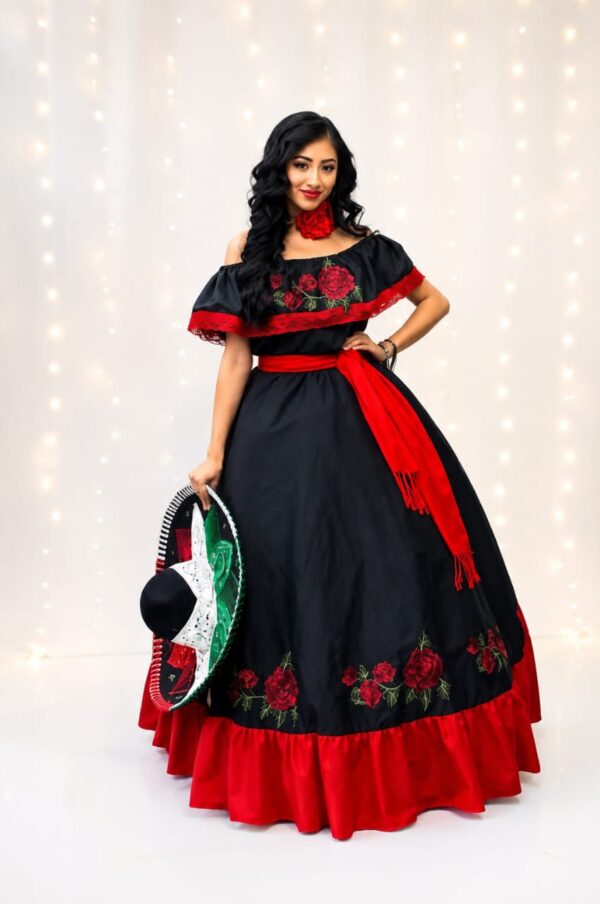 Vestido Mexicano con aplicaciones