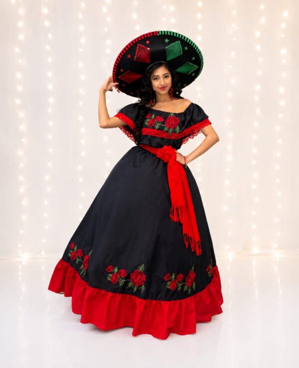 Vestido Mexicano con aplicaciones